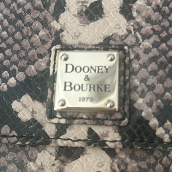 Dooney & Bourke snake skin clutch/shoulder bag - Picture 2 of 6